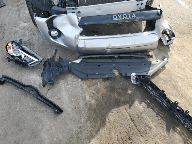 JTEBU5JR5J5546381 - 2018 TOYOTA 4RUNNER SR5/SR5 PREMIUM 银色 照片 13