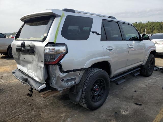 JTEBU5JR5J5546381 - 2018 TOYOTA 4RUNNER SR5/SR5 PREMIUM 银色 照片 3