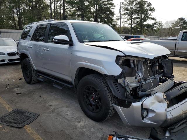 JTEBU5JR5J5546381 - 2018 TOYOTA 4RUNNER SR5/SR5 PREMIUM 银色 照片 4