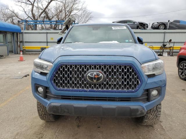 3TMCZ5AN1KM266265 - 2019 TOYOTA TACOMA DOUBLE CAB BLUE photo 5