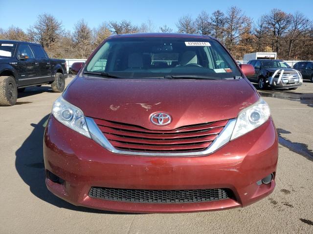 5TDKZ3DC4HS806307 - 2017 TOYOTA SIENNA LE RED photo 5