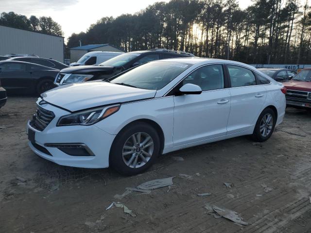 5NPE24AF0FH044389 - 2015 HYUNDAI SONATA SE WHITE photo 1