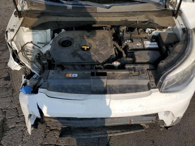 KNDJP3A53F7228795 - 2015 KIA SOUL + WHITE photo 11