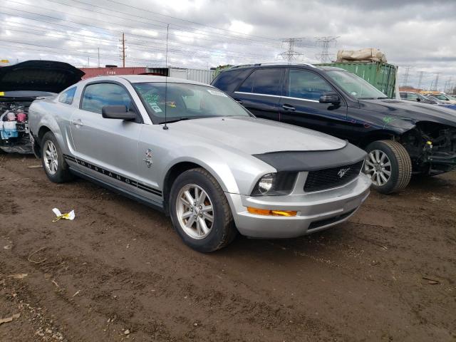 1ZVHT80N695118376 - 2009 FORD MUSTANG SILVER photo 4