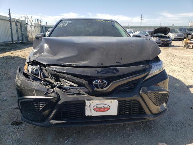 4T1G11AK2RU219805 - 2024 TOYOTA CAMRY SE NIGHT SHADE BLACK photo 5