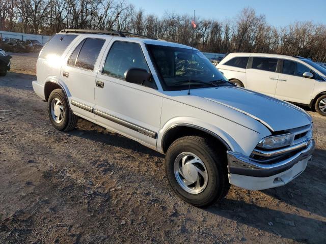 1GNDT13W412206739 - 2001 CHEVROLET BLAZER WHITE photo 4