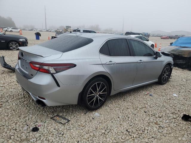 4T1G11AK8RU883932 - 2024 TOYOTA CAMRY SE NIGHT SHADE SILVER photo 3