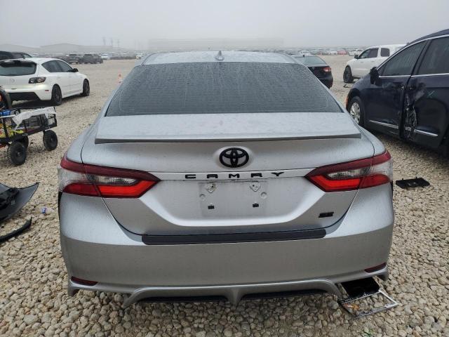4T1G11AK8RU883932 - 2024 TOYOTA CAMRY SE NIGHT SHADE SILVER photo 6