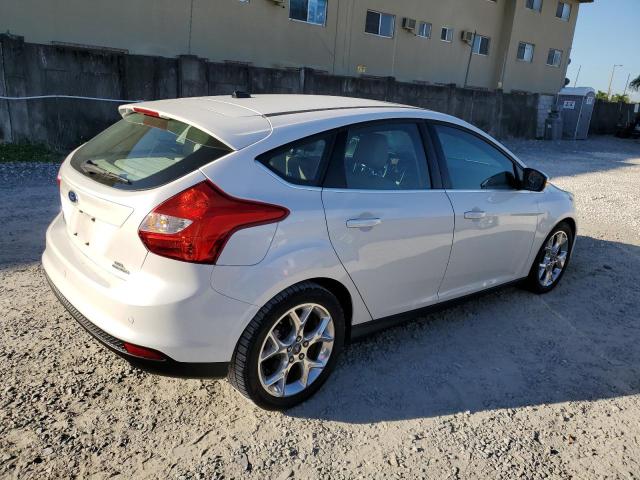 1FAHP3M21CL384617 - 2012 FORD FOCUS SEL WHITE photo 3