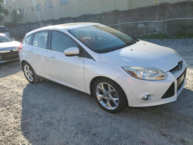 1FAHP3M21CL384617 - 2012 FORD FOCUS SEL WHITE photo 4