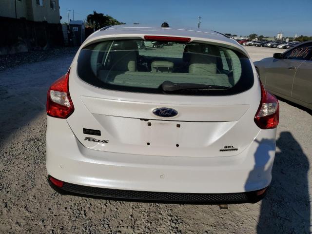 1FAHP3M21CL384617 - 2012 FORD FOCUS SEL WHITE photo 6