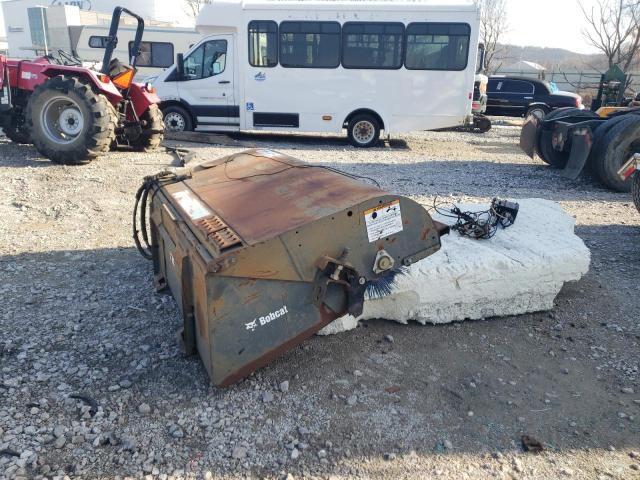 783739446 - 2016 BOBCAT SWEEPER BLACK photo 2