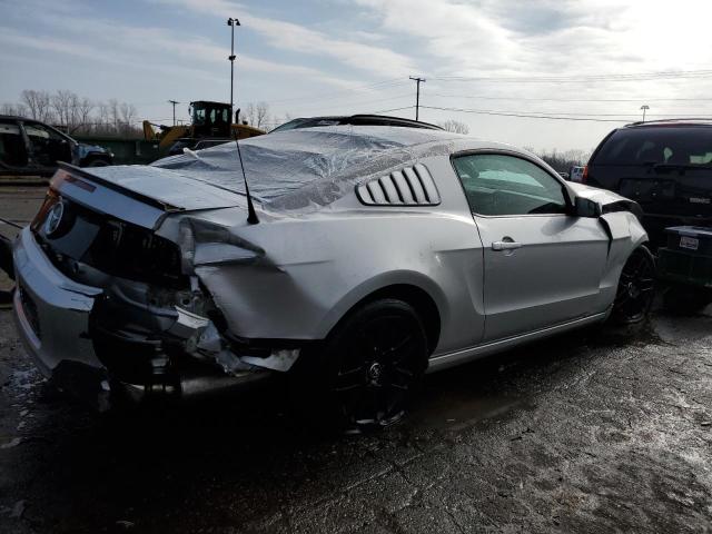 1ZVBP8AM8E5271349 - 2014 FORD MUSTANG SILVER photo 3