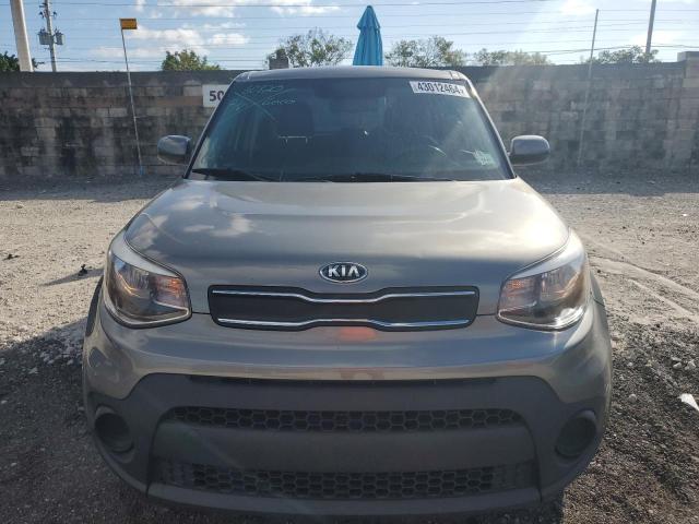 KNDJN2A21H7498536 - 2017 KIA SOUL GRAY photo 5