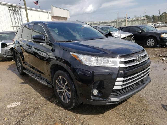 5TDKZRFH2JS529349 - 2018 TOYOTA HIGHLANDER SE BLACK photo 4