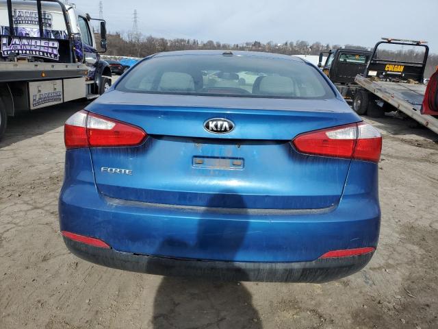 KNAFX4A65F5303722 - 2015 KIA FORTE LX BLUE photo 6