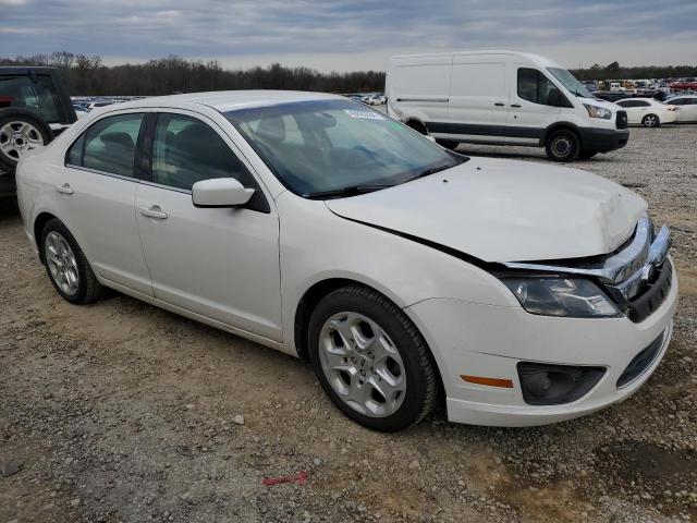 3FAHP0HA4AR311899 - 2010 FORD FUSION SE WHITE photo 4