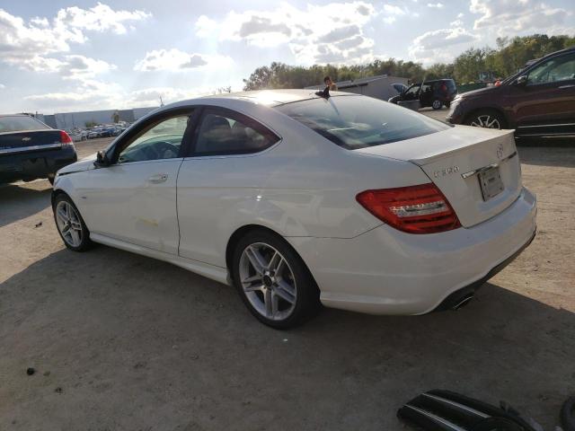 WDDGJ5HB2CF735133 - 2012 MERCEDES-BENZ C 350 WHITE photo 2