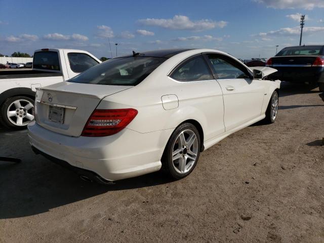 WDDGJ5HB2CF735133 - 2012 MERCEDES-BENZ C 350 WHITE photo 3