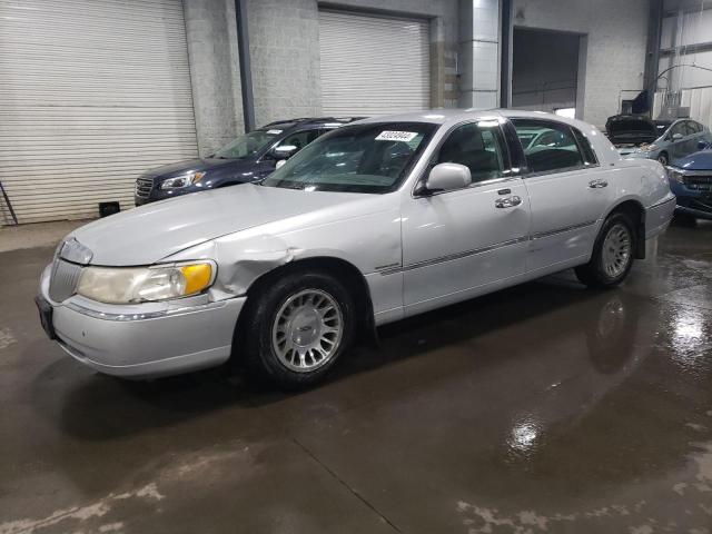 2001 LINCOLN TOWN CARTIER, 