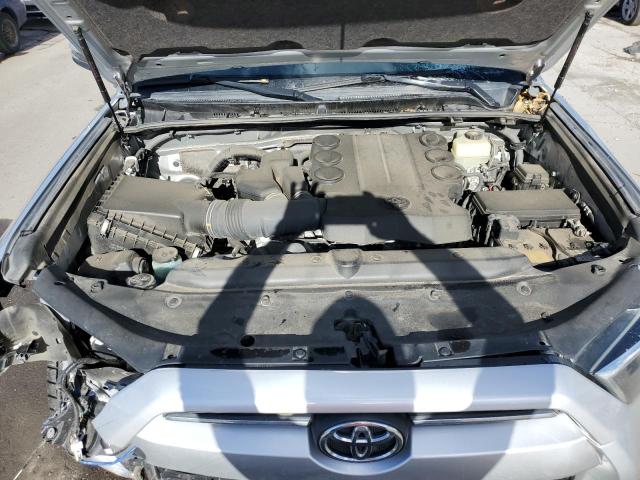 JTEBU5JR5L5777915 - 2020 TOYOTA 4RUNNER SR5/SR5 PREMIUM 银色 照片 12