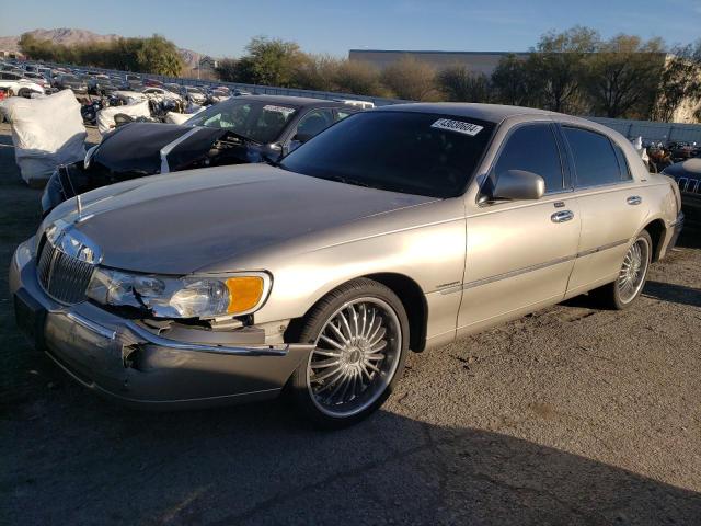 2000 LINCOLN TOWN CAR SIGNATURE, 