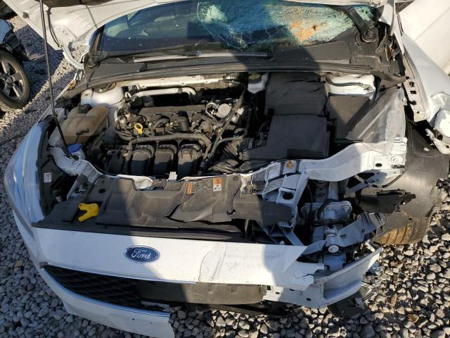 1FADP3K24JL242213 - 2018 FORD FOCUS SE WHITE photo 11