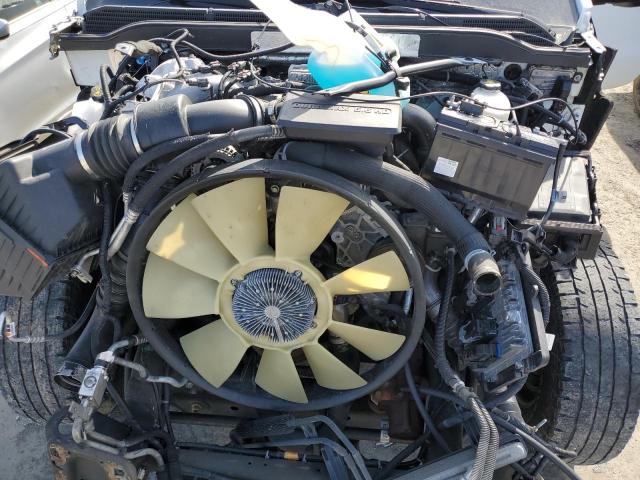 1GC1KUEY5JF180899 - 2018 CHEVROLET SILVERADO K2500 HEAVY DUTY WHITE photo 11