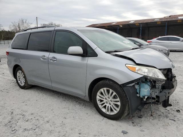 5TDYZ3DC0HS814236 - 2017 TOYOTA SIENNA XLE SILVER photo 4