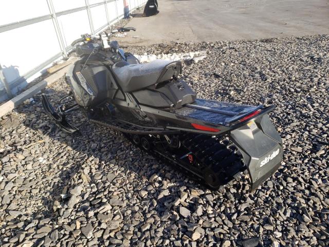 2BPSUMJA4JV000089 - 2018 SKI DOO RENEGADE BLACK photo 3