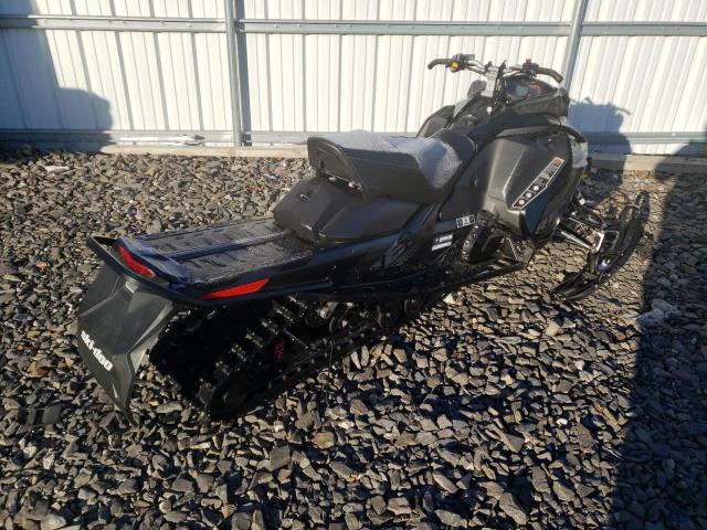 2BPSUMJA4JV000089 - 2018 SKI DOO RENEGADE BLACK photo 4