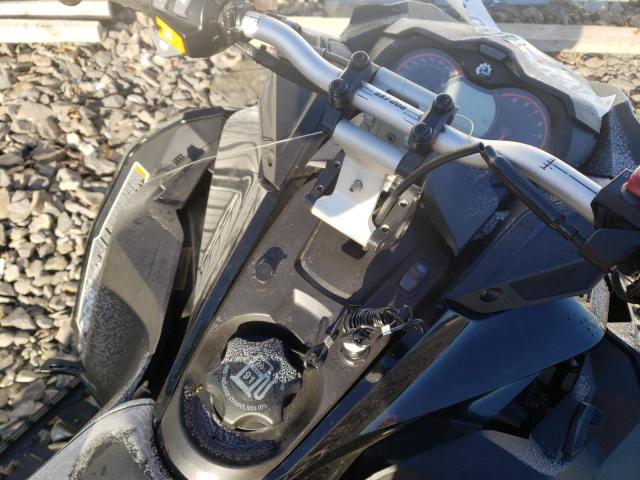 2BPSUMJA4JV000089 - 2018 SKI DOO RENEGADE BLACK photo 9