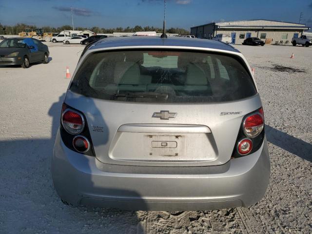 1G1JA6SH4D4174023 - 2013 CHEVROLET SONIC LS ვერცხლისფერი ფოტო 6