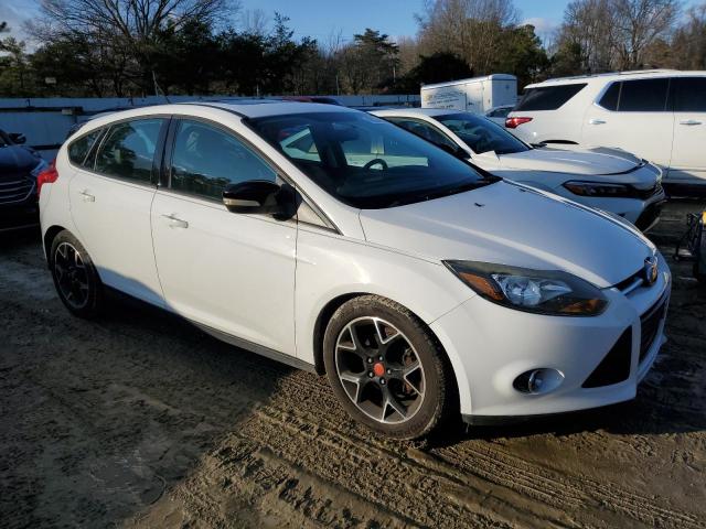 1FADP3K20DL187599 - 2013 FORD FOCUS SE WHITE photo 4