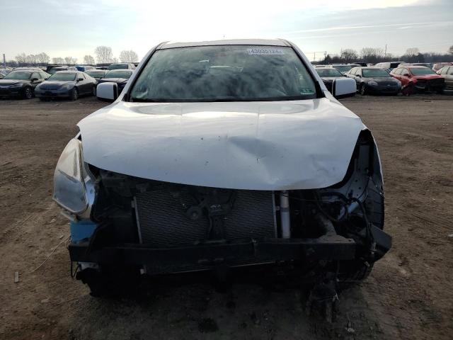 JN8AS5MV6DW665896 - 2013 NISSAN ROGUE S WHITE photo 5