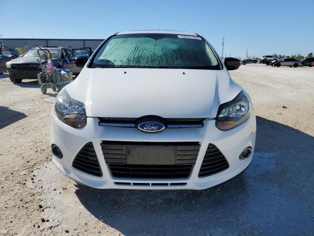 1FADP3K29EL191491 - 2014 FORD FOCUS SE WHITE photo 5