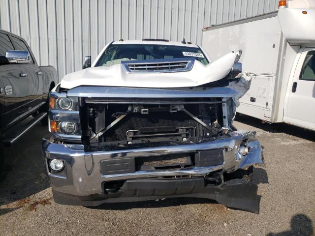 1GC4K0CY0JF140383 - 2018 CHEVROLET SILVERADO K3500 LTZ WHITE photo 5