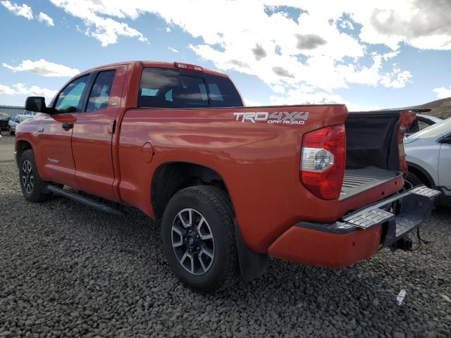 5TFUW5F16GX582538 - 2016 TOYOTA TUNDRA DOUBLE CAB SR/SR5 ORANGE photo 2