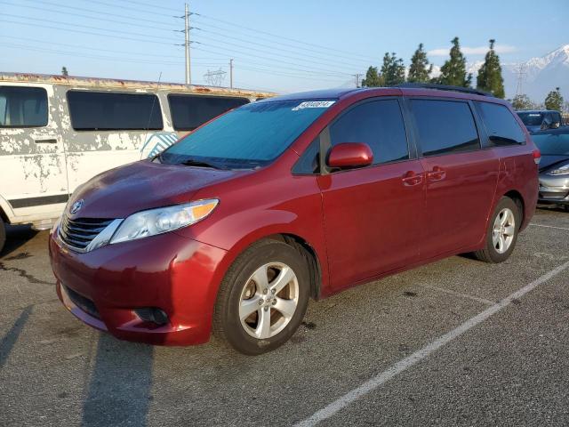 5TDKK3DC4DS335130 - 2013 TOYOTA SIENNA LE RED photo 1