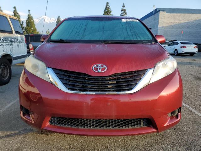 5TDKK3DC4DS335130 - 2013 TOYOTA SIENNA LE RED photo 5