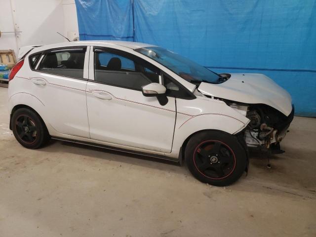 3FADP4EJ0EM244120 - 2014 FORD FIESTA SE WHITE photo 4