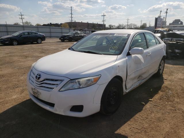 4T1BF3EK4BU748793 - 2011 TOYOTA CAMRY BASE WHITE photo 2