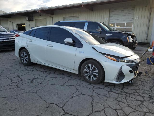 JTDKARFP3J3072602 - 2018 TOYOTA PRIUS PRIM WHITE photo 4