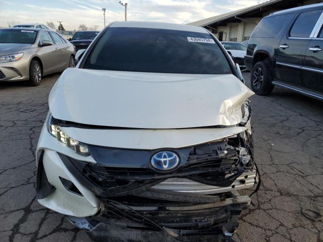 JTDKARFP3J3072602 - 2018 TOYOTA PRIUS PRIM WHITE photo 5