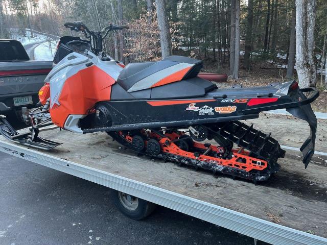 2BPSUGFDXFV00 - 2015 SKI DOO RENEGADE ORANGE photo 4