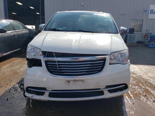 2C4RC1CG3DR572446 - 2013 CHRYSLER TOWN & COU TOURING L WHITE photo 5