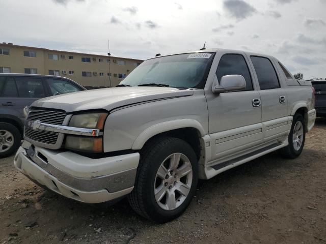 3GNEC12Z95G142615 - 2005 CHEVROLET AVALANCHE C1500 WHITE photo 1