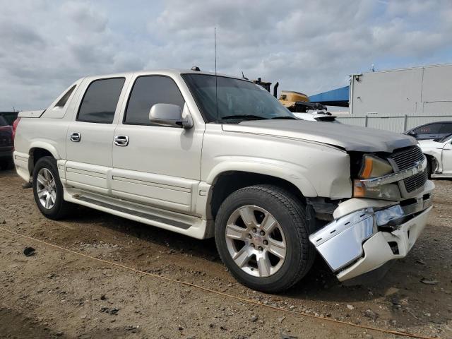 3GNEC12Z95G142615 - 2005 CHEVROLET AVALANCHE C1500 WHITE photo 4