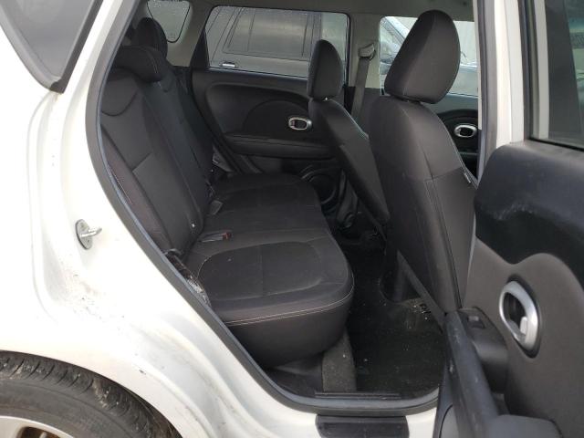 KNDJN2A27G7282186 - 2016 KIA SOUL WHITE photo 10