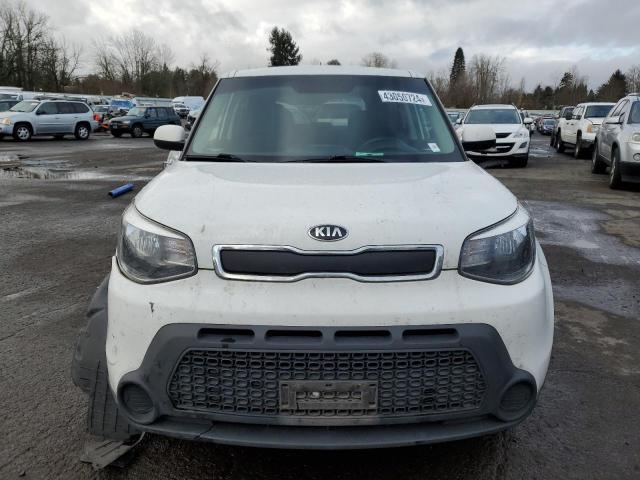 KNDJN2A27G7282186 - 2016 KIA SOUL WHITE photo 5